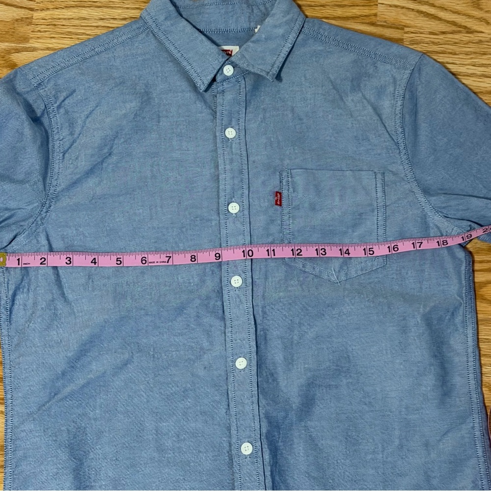 ⸻

Levi’s Button-Down Shirt - Picture 5 of 15